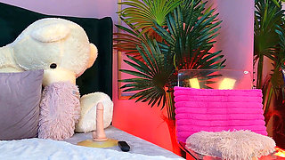 Enjoy Pink Pussy From Perfect Blonde MILF