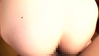 お色気フェロモンムンムンの美人妻が童貞男におっぱい吸わせてドキドキの手コキフェラ