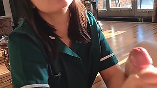 la soubrette sert de poupée sexuelle