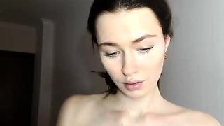 Cute amateur webcam teen girl toying pussy on webcam