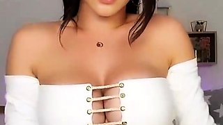 Cute amateur webcam teen girl toying pussy on webcam