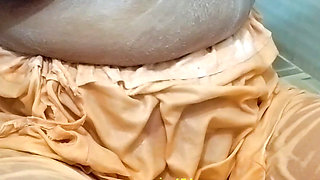 Desi Indian saira aunty Bathing, Indian women Bath, Housewife Bathing and Washing Her Tight Pussy with Soap