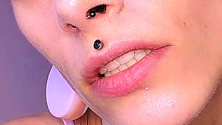 Beautiful Slut Shows off Her Pretty Face