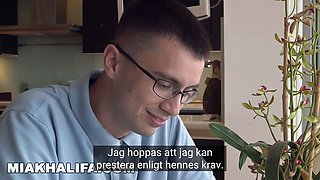 Mia Khalifa - arabisk porrstjärna lär innocent hur man har porn med en kvinna