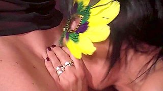 She Want To Go To A Party. German