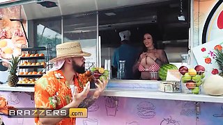 Brazzers - Anna Chambers gets naughty behind the counter and screws James Angel in the food truck