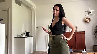 Stepmother forgot to put on panties in bed