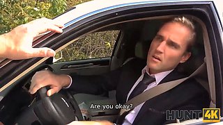 Hunt4k. random passerby scores super-sexy bride in the wedding limo