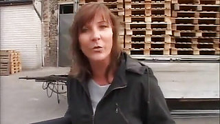 Gorgeous German cougar shoots an amateur porn video to become a porn actress