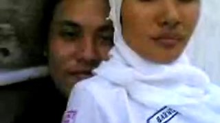 Indonesia - Jilbab Hijab Ngentot Belakang Bangunan