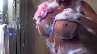 Big boob brunette masturbates on webcam