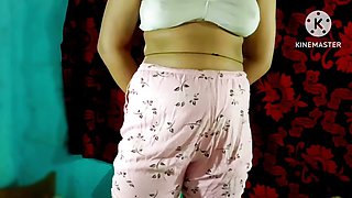 Sexy fat girlfriend's naked dance.
