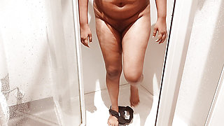 Nude American Girl bathing in the motel