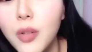 Chinese girl talking about sex experience on cam