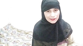 Bhabhi ko gandi video dikha kar step sister ke samne pel diya