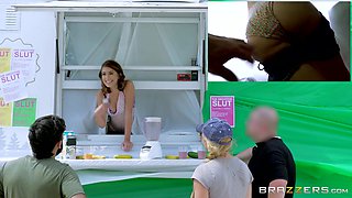 Smoothie Slut With Bruce Venture, Joseline Kelly - Brazzers
