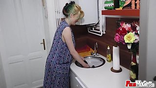 Cougar Fucks A Cake Roll Stand