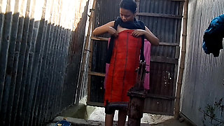 Bangladeshi HOT Viral Girl Bathing Show 4th Part