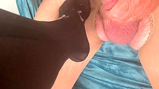 Mrs Mature Feet Allowing Her Friend to Cover Her Feet