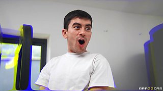 Fucking The Gym Bunny With Jordi El Nino Polla, Louise Lee - Brazzers