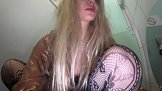 My Hottest Piss in the Public Toilet!