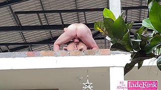 Real exhibitionist couple fucks on the balcony and flashes