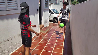 Os Irmos Jogando Futebol Acabou Numa Foda No Carro