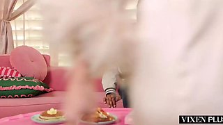 Big cock penetrates luxury MILF Alex Jones