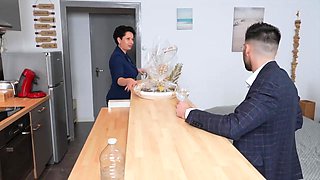 In missionary, Lisa quickly gets wet! - Jacquie et Michel TV