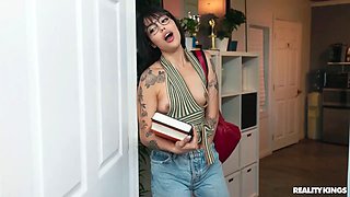 Laney Grey, Vanessa Sky & Hollywood Cash get down and dirty in a hot dorm fuck session