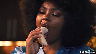 Pregnant ebony mom craving for a knob