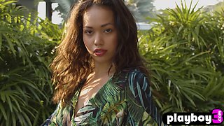 Petite Asian teenage Kit Rysha showed booty