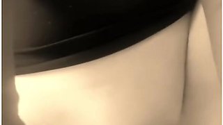 Milf Arrapata Si Masturba