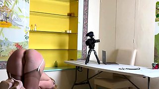 Horny amateur granny in stockings toys around with her ass