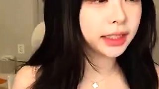 Amateur webcam toying wet pussy
