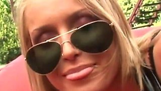 Policewoman fucks man under house arrest to betray her husband and feel dirty