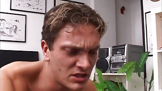 The Secretary Is Late to Make Amends and Gets Fucked by the Boss.