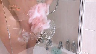 Bodacious housewife flaunting her fabulous ass in the shower