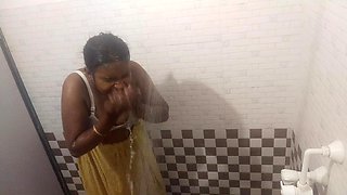 First Time Bathroom Sex Desi Bhabhi 2024