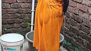 Amateur Indian Housewife Cheating in Morning Shower - Sneaky Bathroom Sex with Real Desi Couple