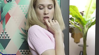 Lesbo Nadine enjoys during nice fingering with Una Fairy
