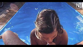 Fucking very horny in the pool, and taking milk on my face!