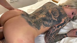 Tattooed blonde sucking her boyfriend's hard cock on the sofa