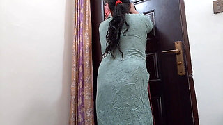 The hot maid cleaning the room was already ready for sex