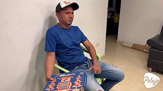 Pipironi The Veneco Receives A Blowjob From A Cheating Wife On His First Day Of Work As A Pizza Guy