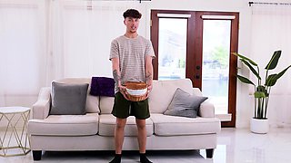 Big round ass stepsister likes apples