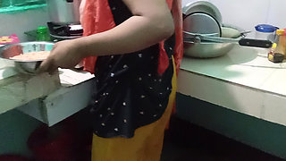 Desi Bhabhi Fucking in Kitchen When She Was Cooking Food