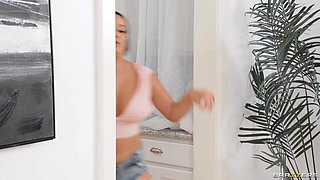 Sneaky Mid-Movie Fuck With Sofi Ryan, Jay Romero - Brazzers