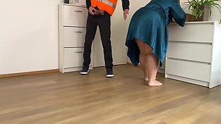 Hot Milf - Package Delivery Man Cums On Gorgeous Milf Ass 5 Min