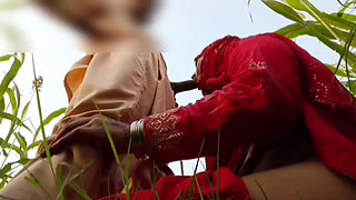 kheton mein sex Kiya Badi gand ke sath do barik jungle mein kam aadmi xxx